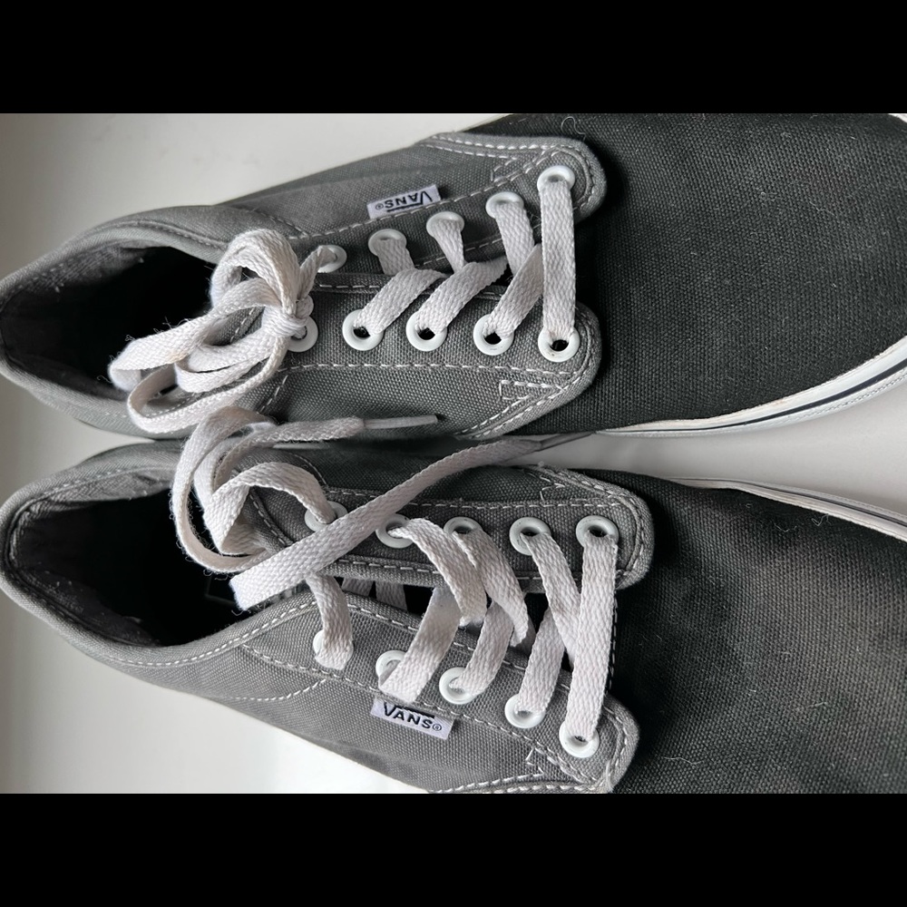 Vans 8.5 mens low sneakers